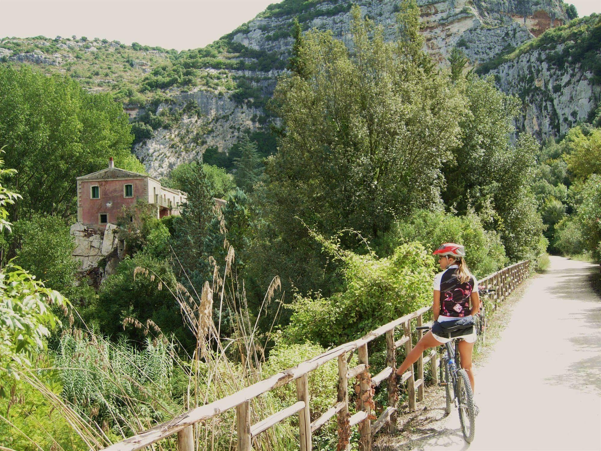 Hotel Parco Della Rocca Punta Braccetto Esterno foto