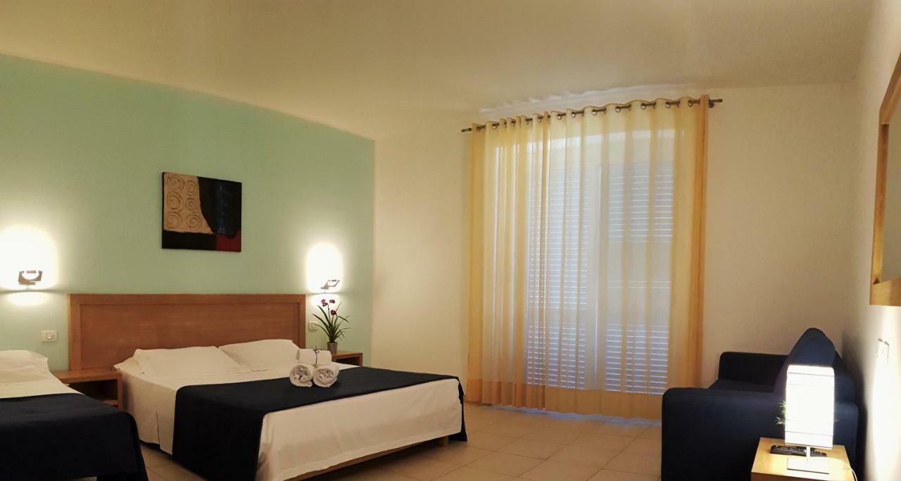 Hotel Parco Della Rocca Punta Braccetto Esterno foto